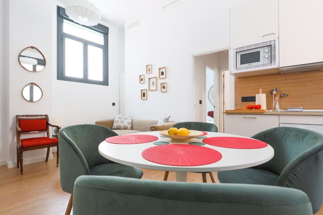 Apartment Oasis In The Heart Of - 2 Bedroom With Free Parking